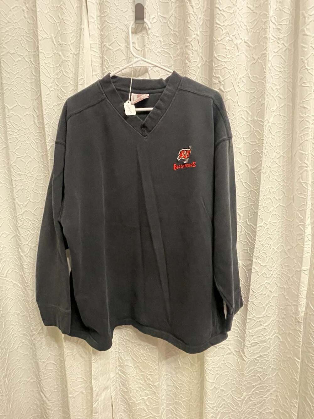NFL Tampa Bay Buccaneers V-Neck Sweatshirt Size 2XL Black Vintage